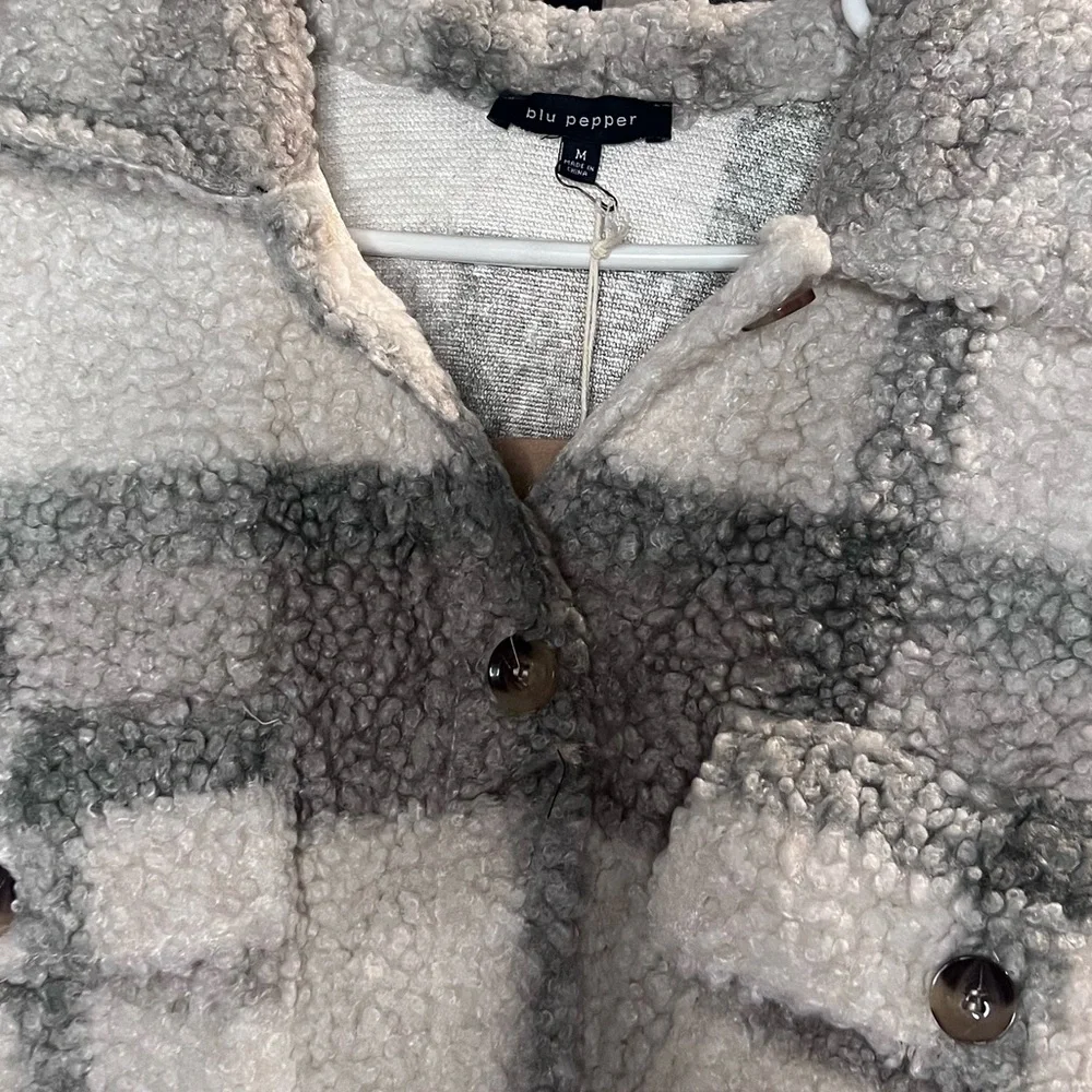 ☘️ Blu Pepper Gray Plaid Sherpa Shacket  Size M - Picture 3 of 3